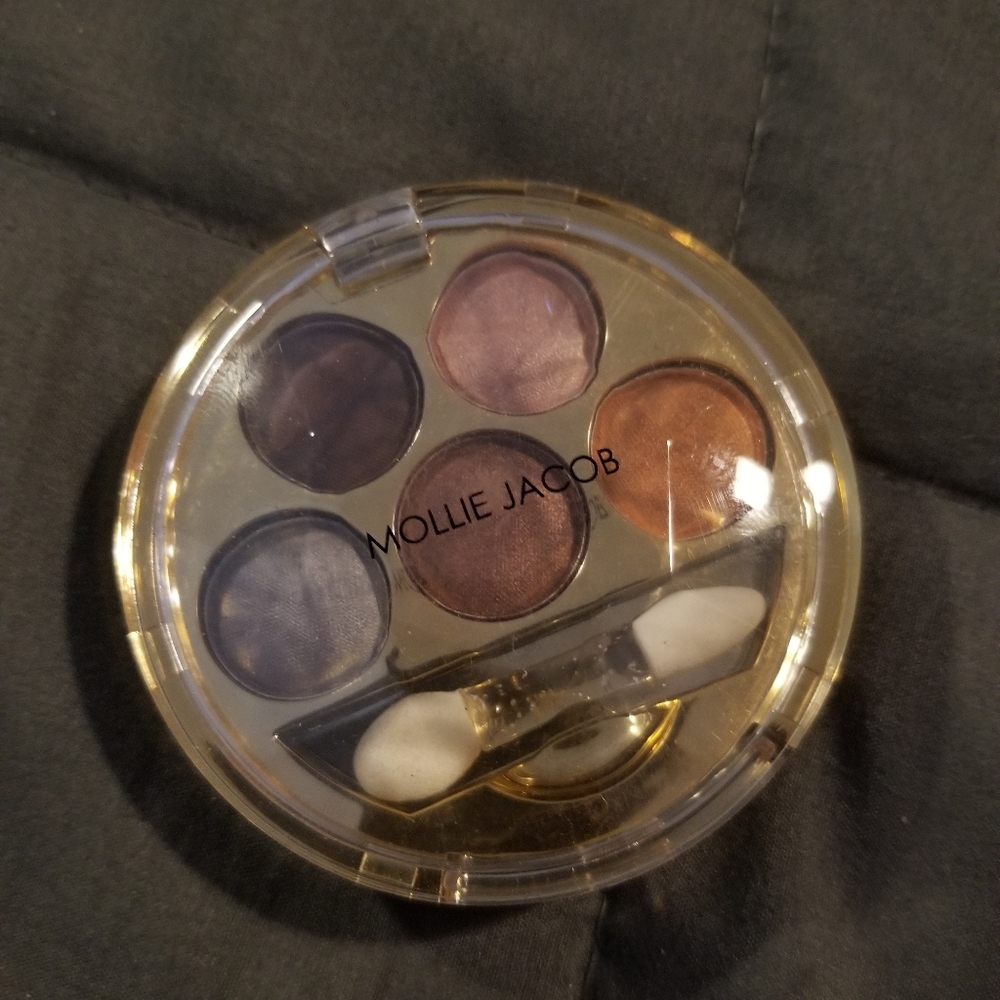 Assorted Makeup. - Picture 14 of 15
